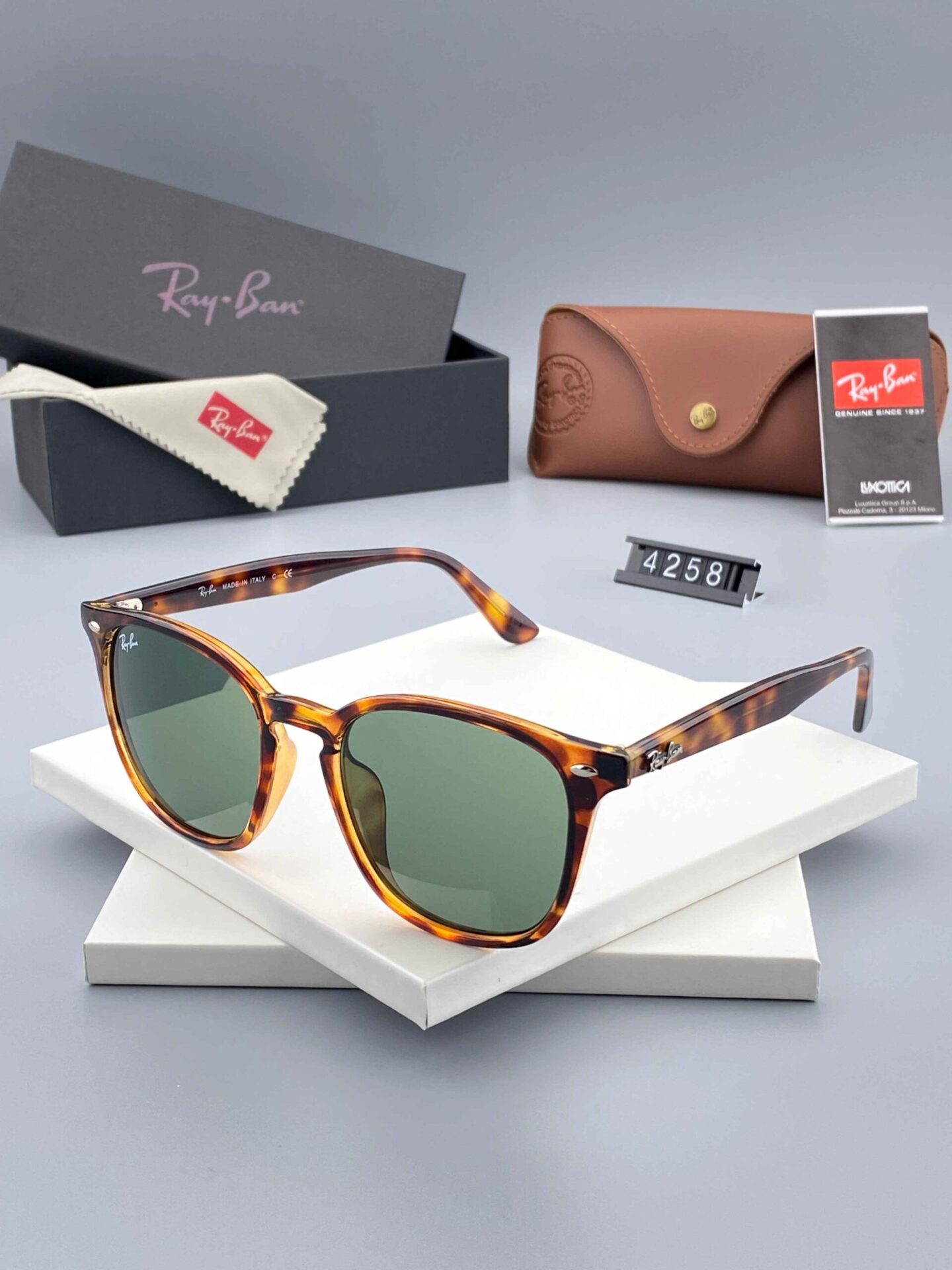 Raybanレイバン サングラス RB4258F 601 71 (087) - 小物